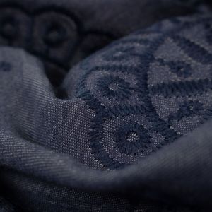 Tecido Cambraia Jeans Bordada Arabesco Azul Escuro